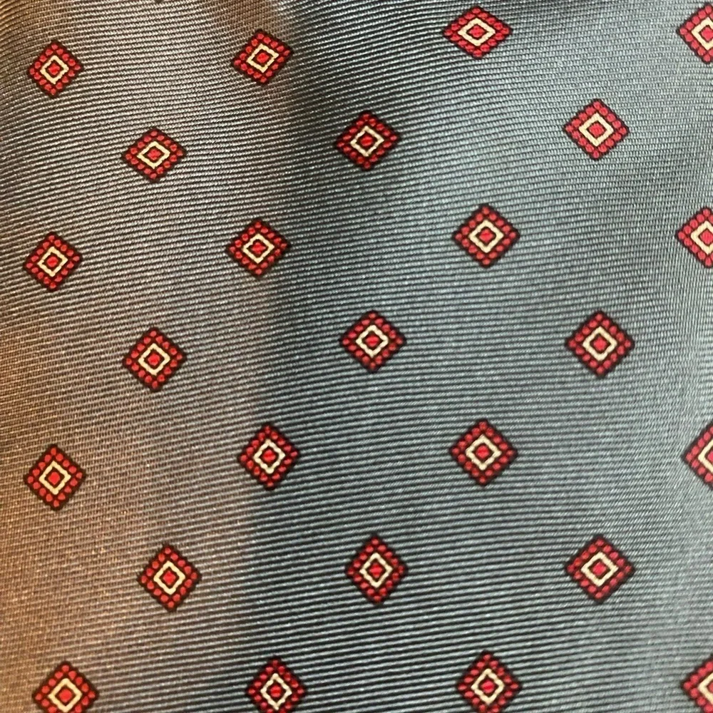 Oakton Ltd Silver Gray Red Diamond Pattern 100% Silk Men's Neck Tie Made In USA